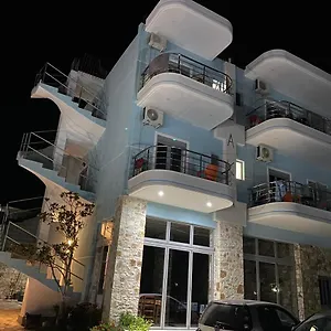 Hotel Vila Llaka 